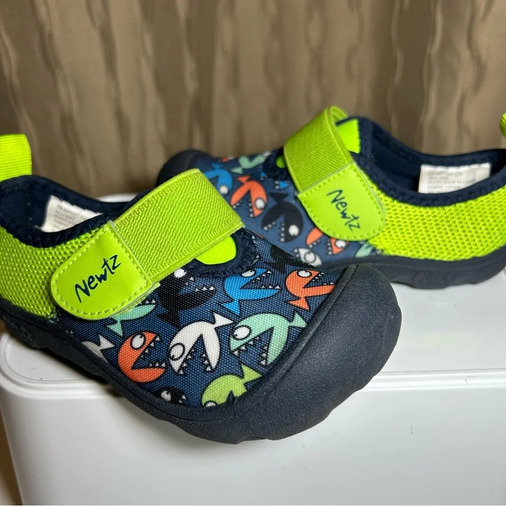 🌺 Newtz Water Shoes Toddler 7/8 Boy Fish Toe Cap Strap (2 of 2)